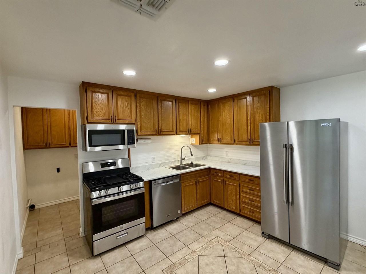 4617 Langford Ln - Photo 4 of 13