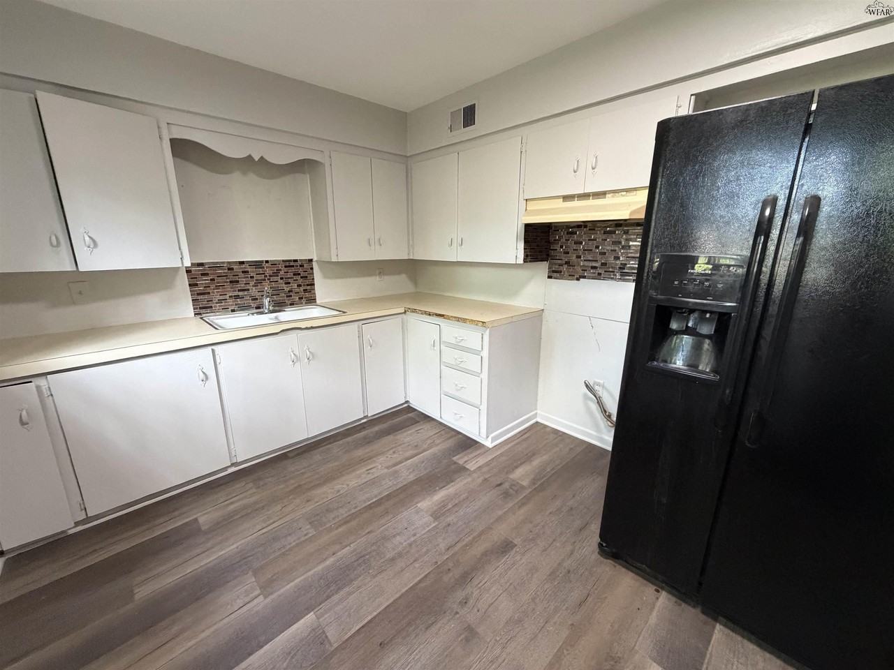 409 Park St #H - Photo 4 of 4