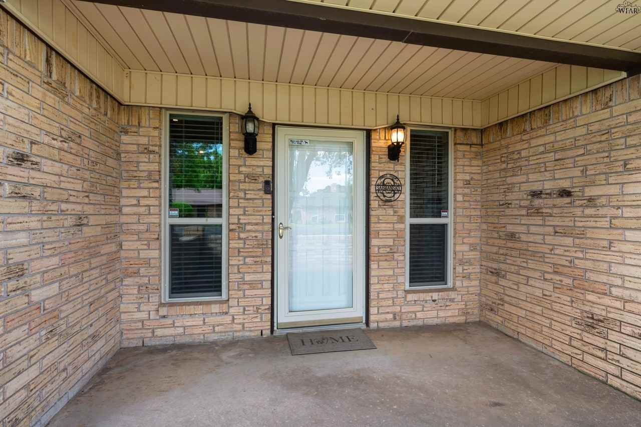 303 Chris Dr - Photo 3 of 29