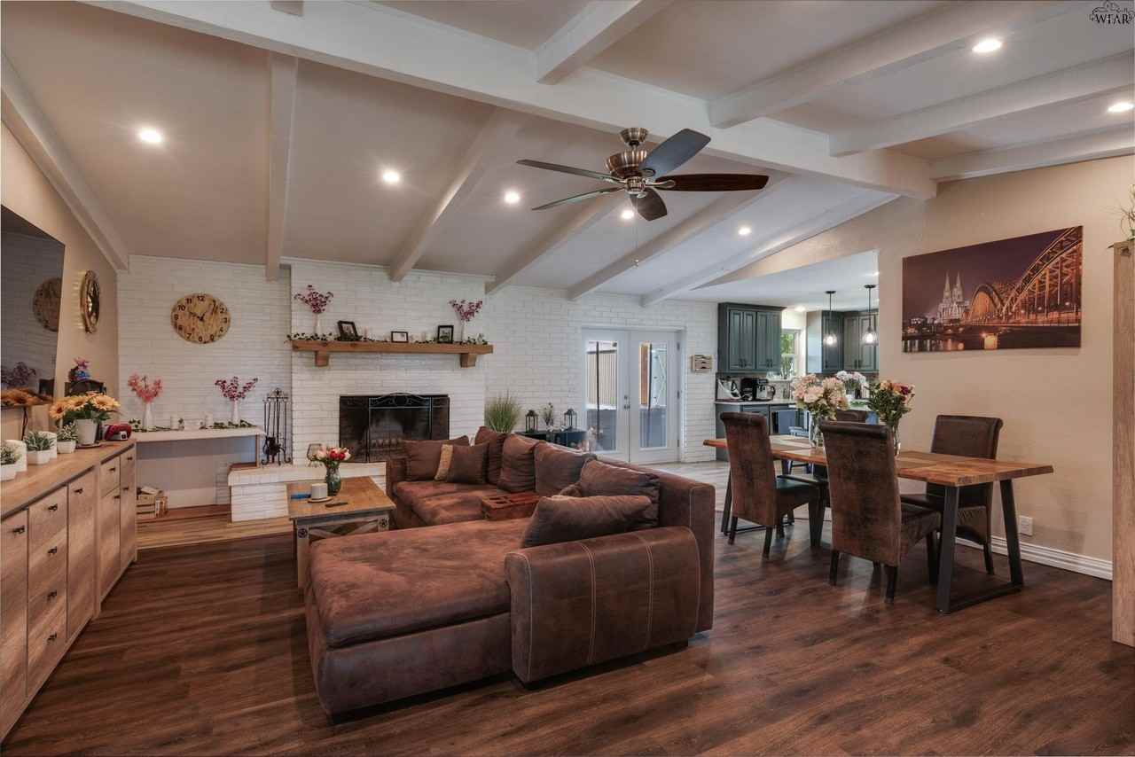 303 Chris Dr - Photo 5 of 29