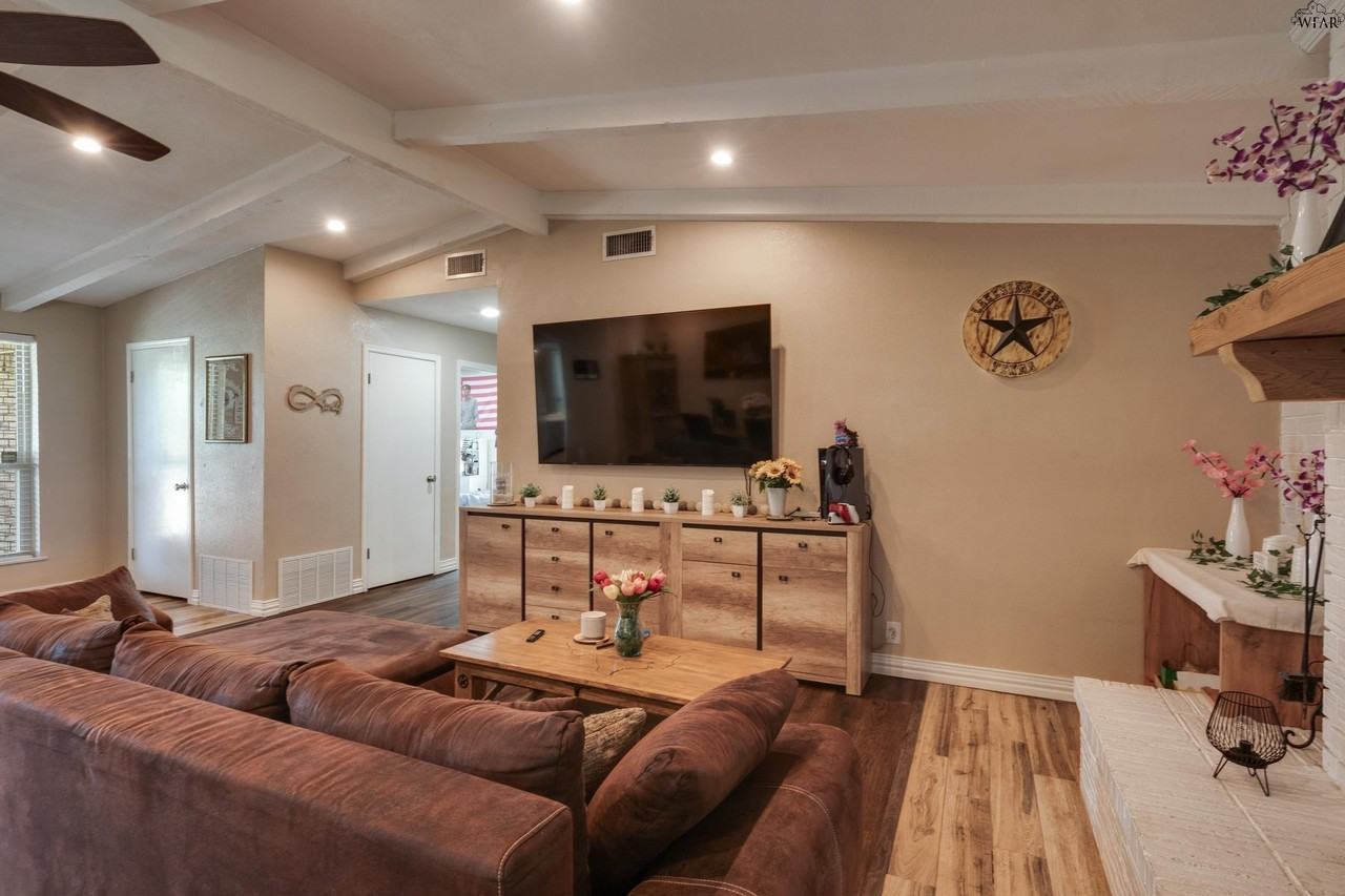 303 Chris Dr - Photo 7 of 29