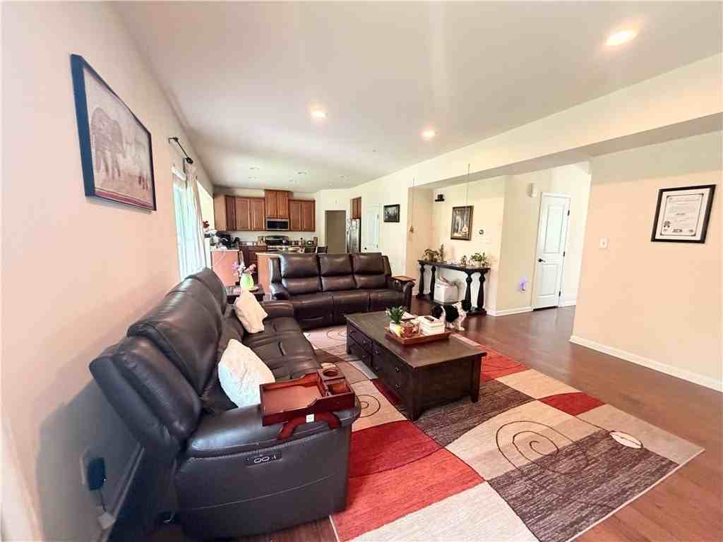 2702 Pittsburgh Ct - Photo 4 of 19