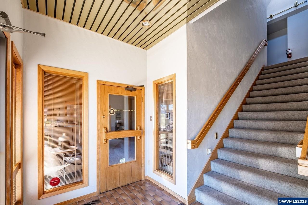 1010 S Main St #B - Photo 6 of 31