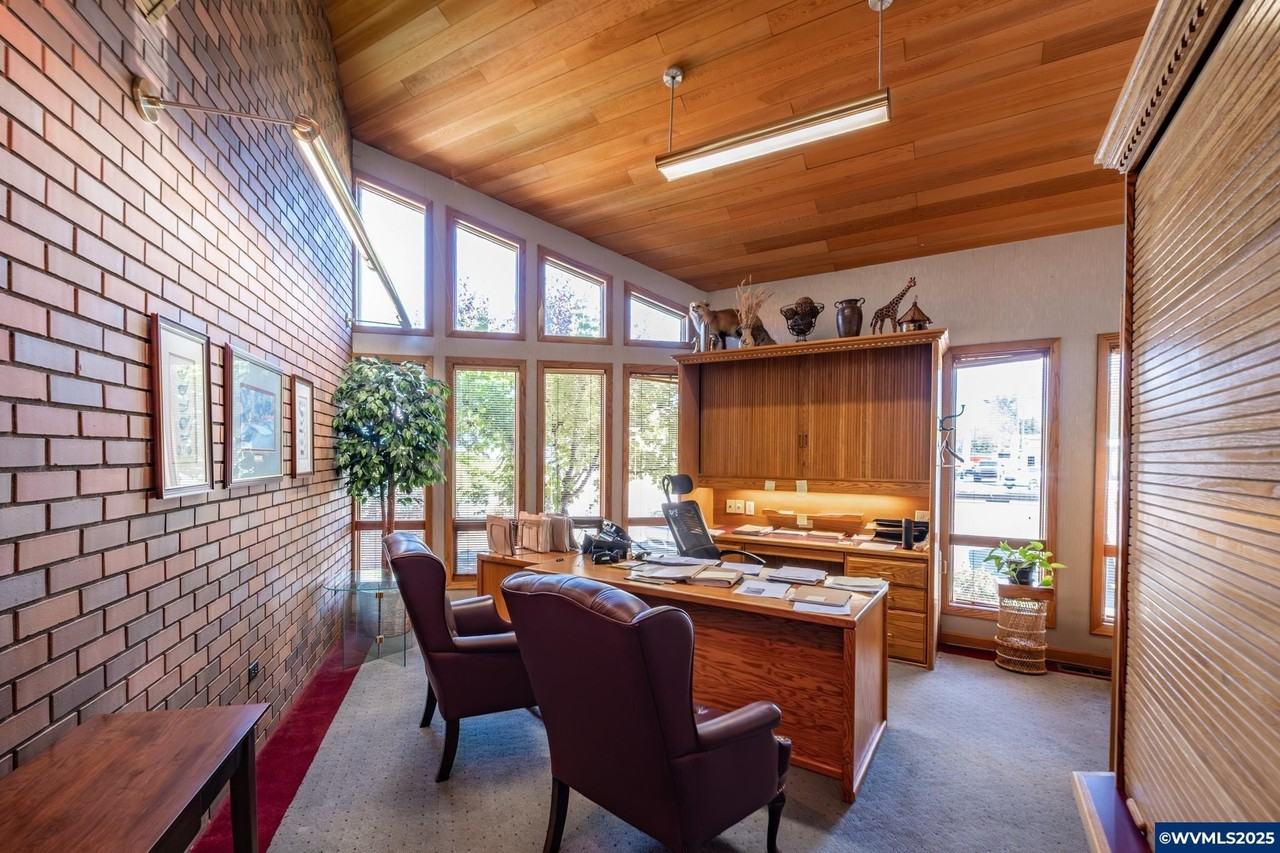 1010 S Main St #B - Photo 7 of 31