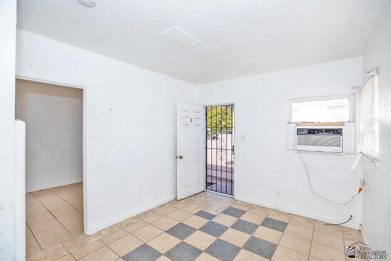 531 S 1st Ave #2 - Photo 2 of 15
