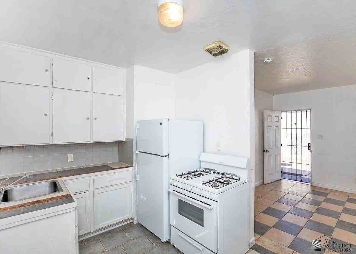 531 S 1st Ave #2 - Photo 6 of 15