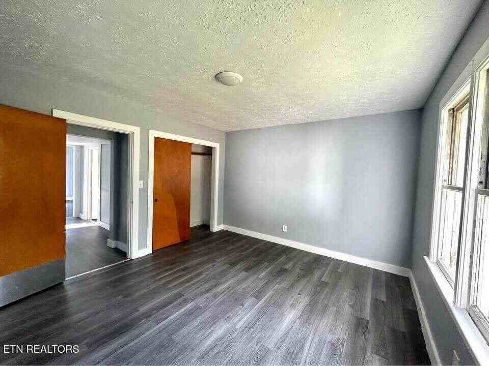205 S Front St - Photo 3 of 8