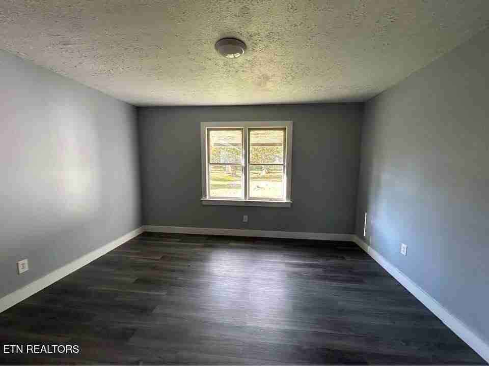 205 S Front St - Photo 6 of 8