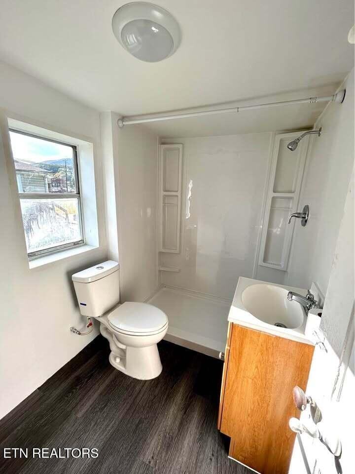 205 S Front St - Photo 7 of 8