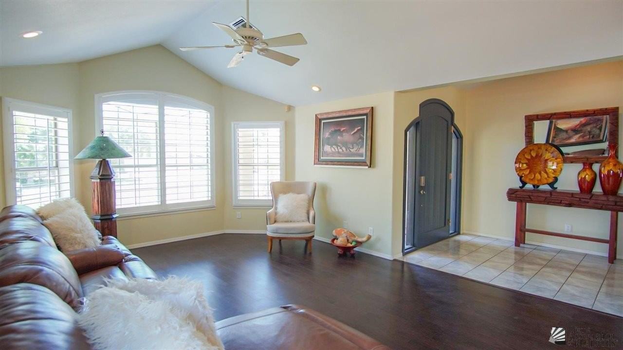 3376 S 15th Ave - Photo 4 of 31