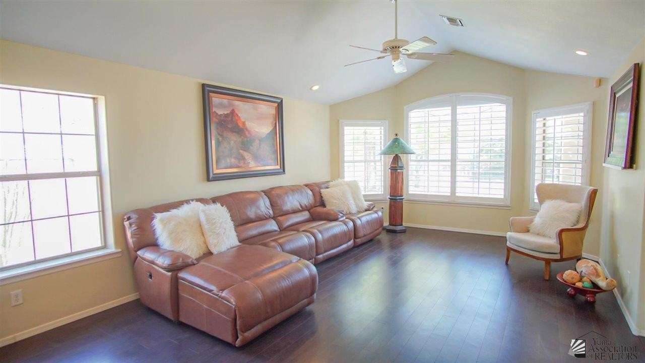3376 S 15th Ave - Photo 5 of 31