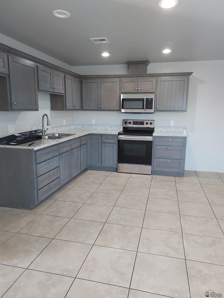 179 W 12th St #B - Photo 2 of 13