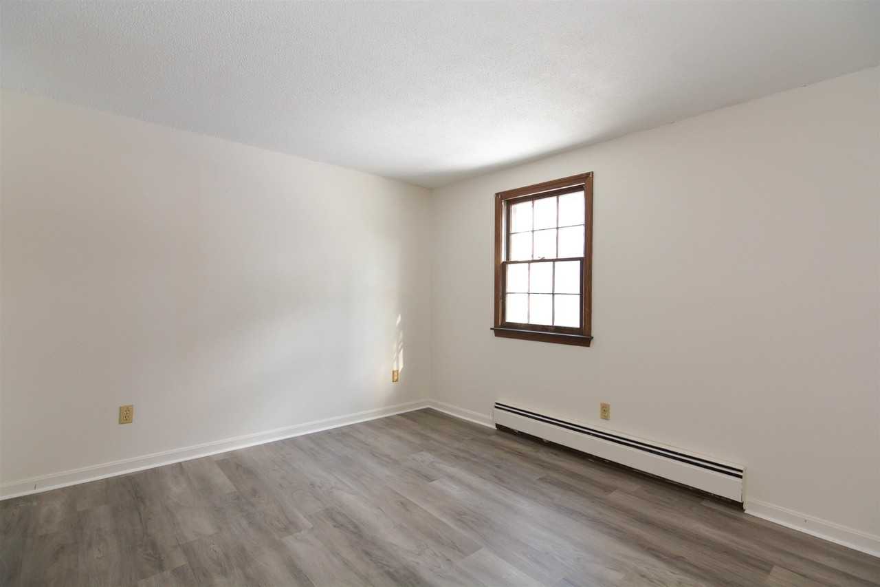 3 Holly Ln - Photo 5 of 18