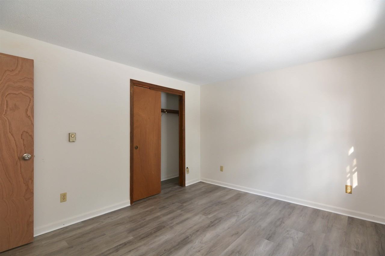 3 Holly Ln - Photo 6 of 18