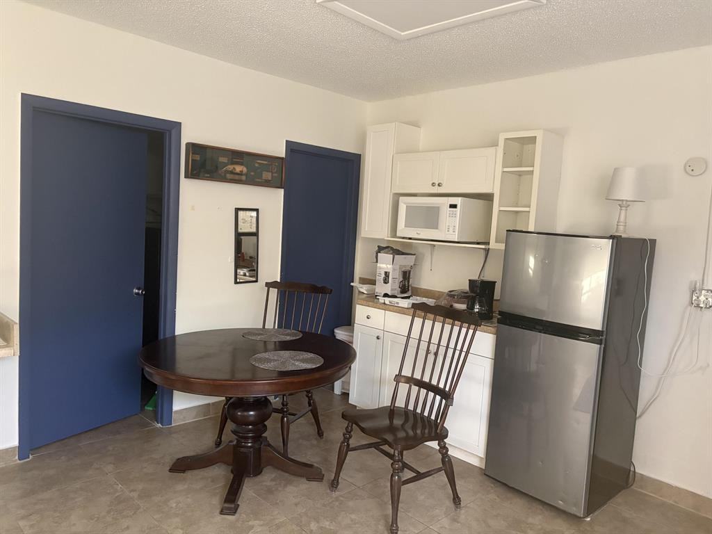 10132 Windtree Ln S - Photo 3 of 16