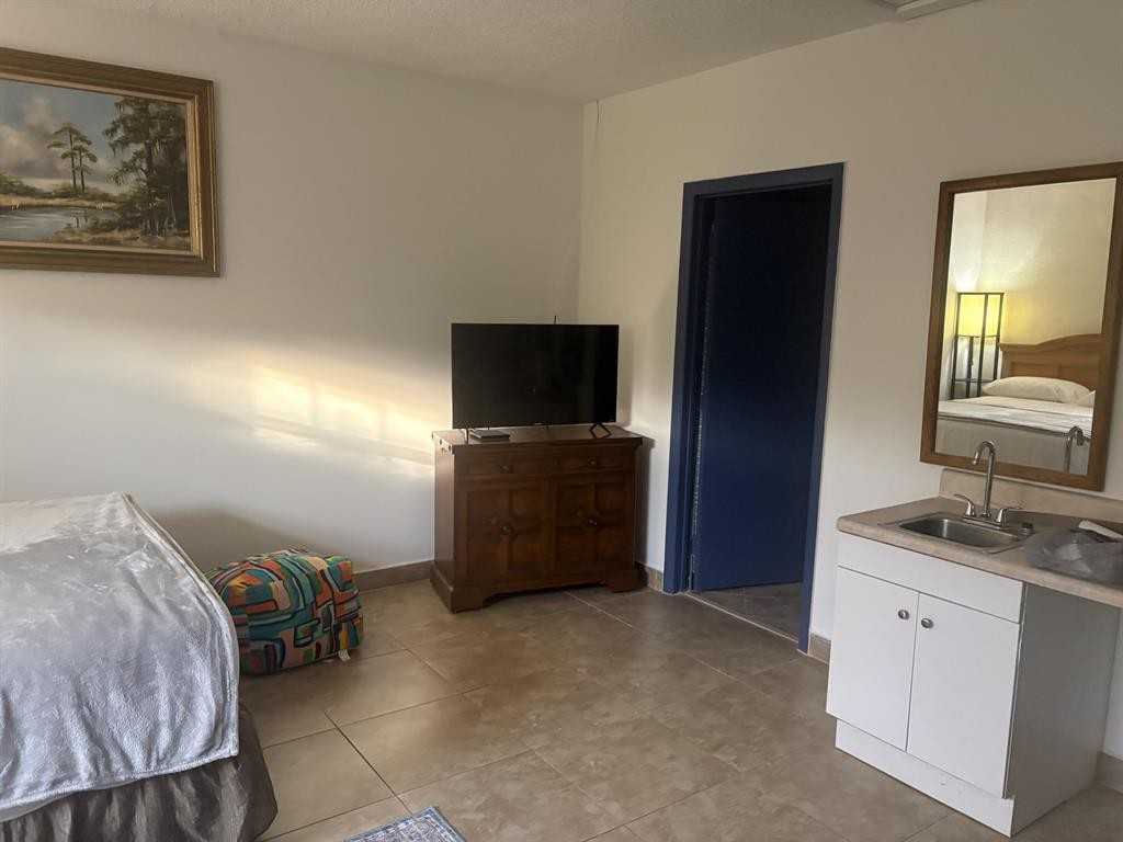 10132 Windtree Ln S - Photo 6 of 16