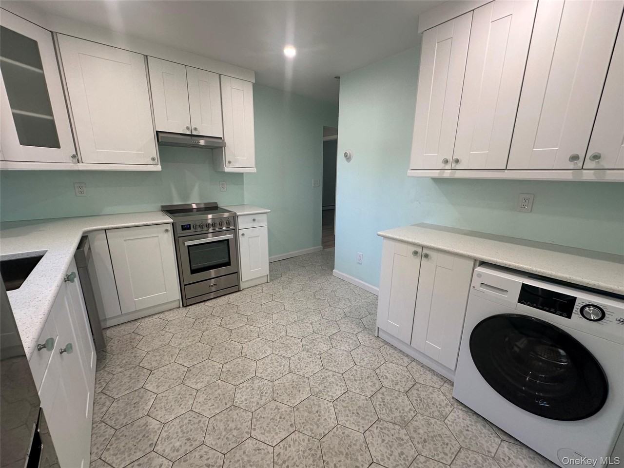 7 Bolton Dr - Photo 2 of 10