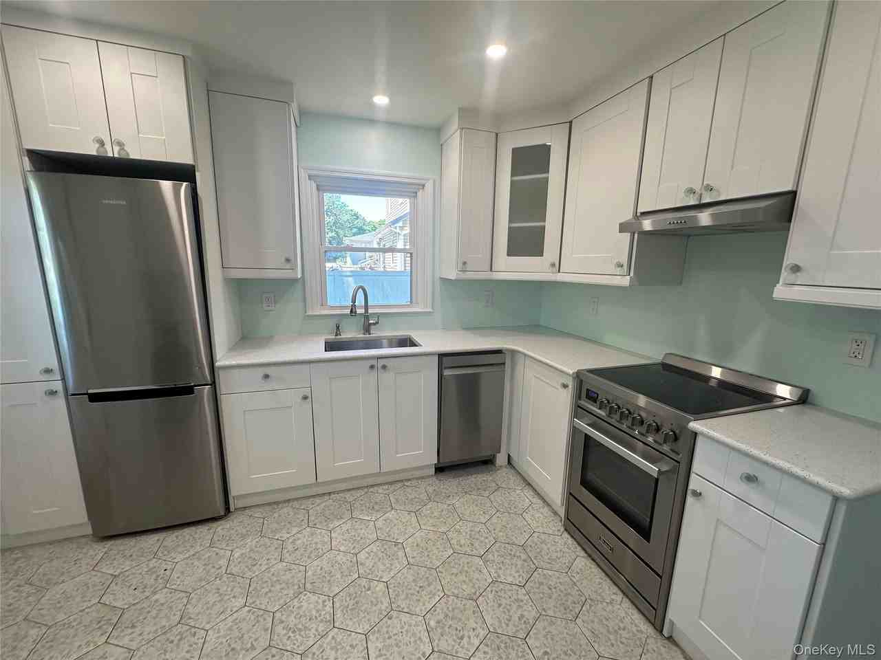 7 Bolton Dr - Photo 3 of 10