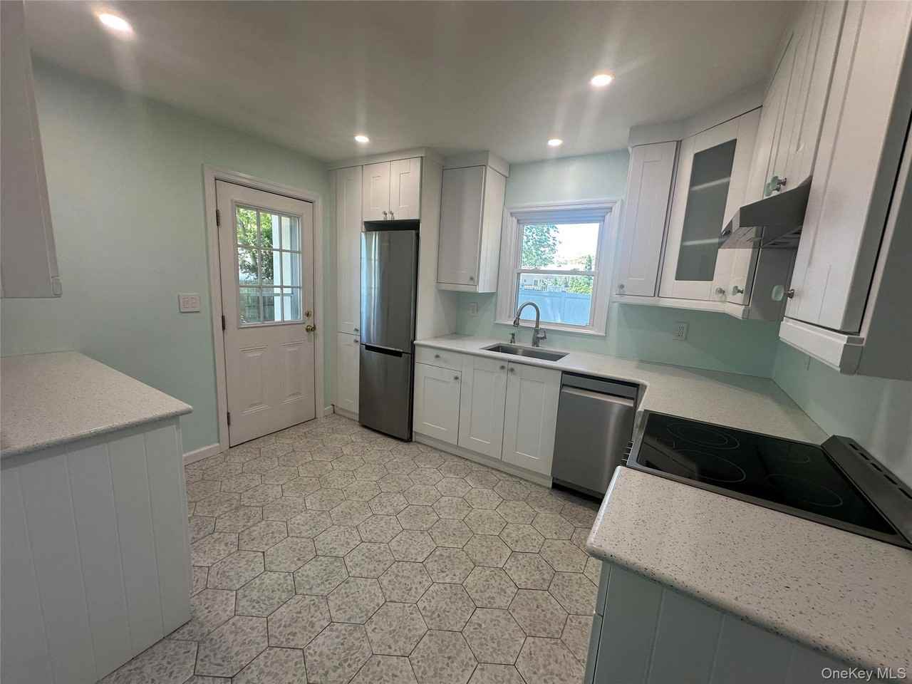 7 Bolton Dr - Photo 4 of 10