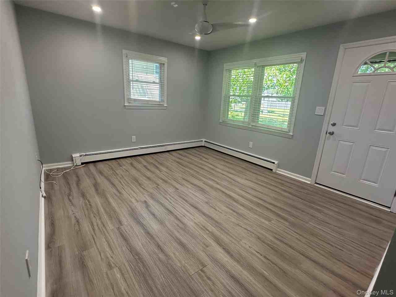 7 Bolton Dr - Photo 6 of 10