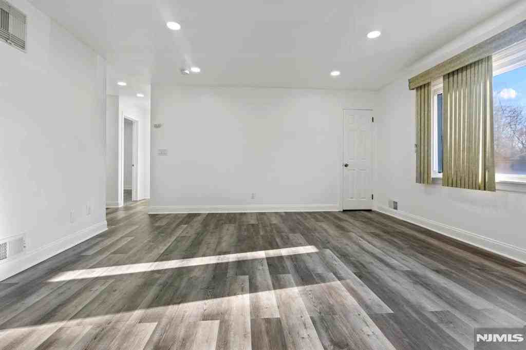 254 Lexington Ave Unit 2 - Photo 2 of 14