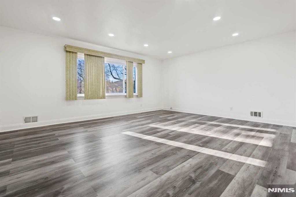 254 Lexington Ave Unit 2 - Photo 3 of 14