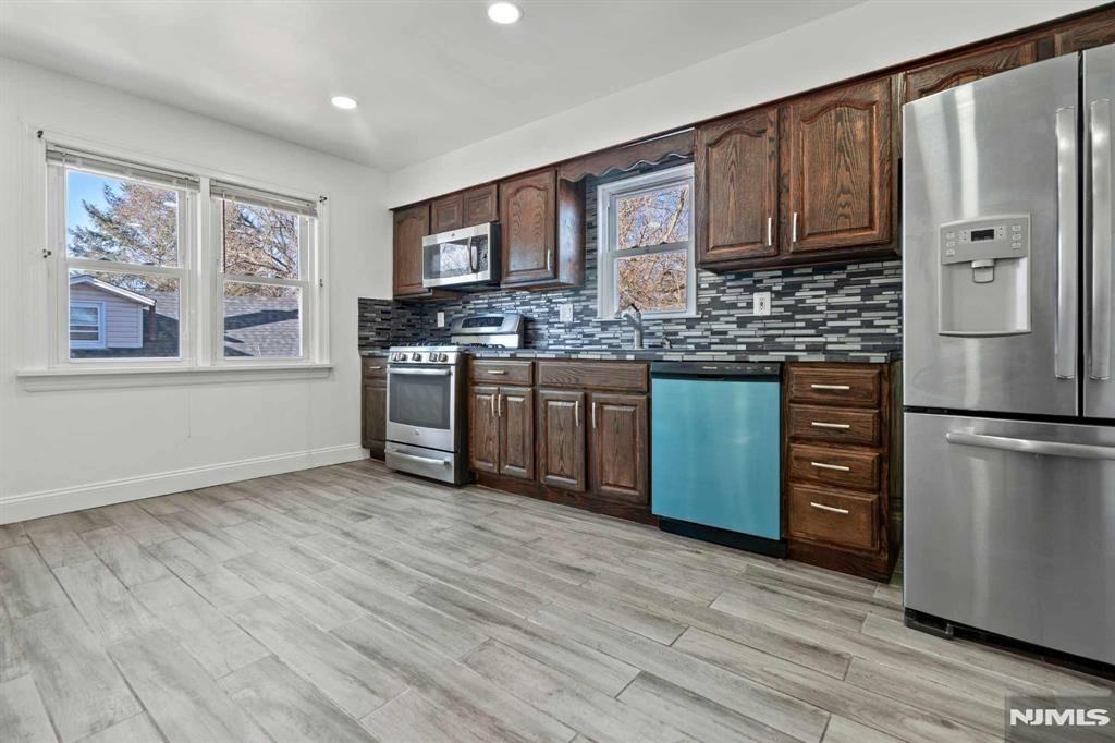 254 Lexington Ave Unit 2 - Photo 6 of 14