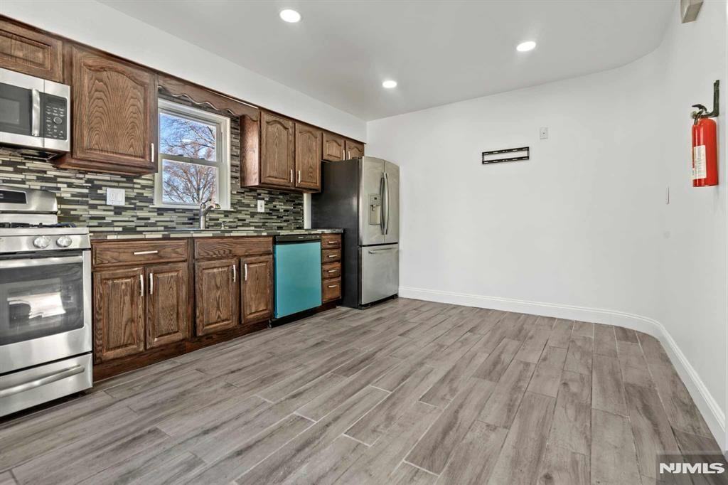 254 Lexington Ave Unit 2 - Photo 7 of 14