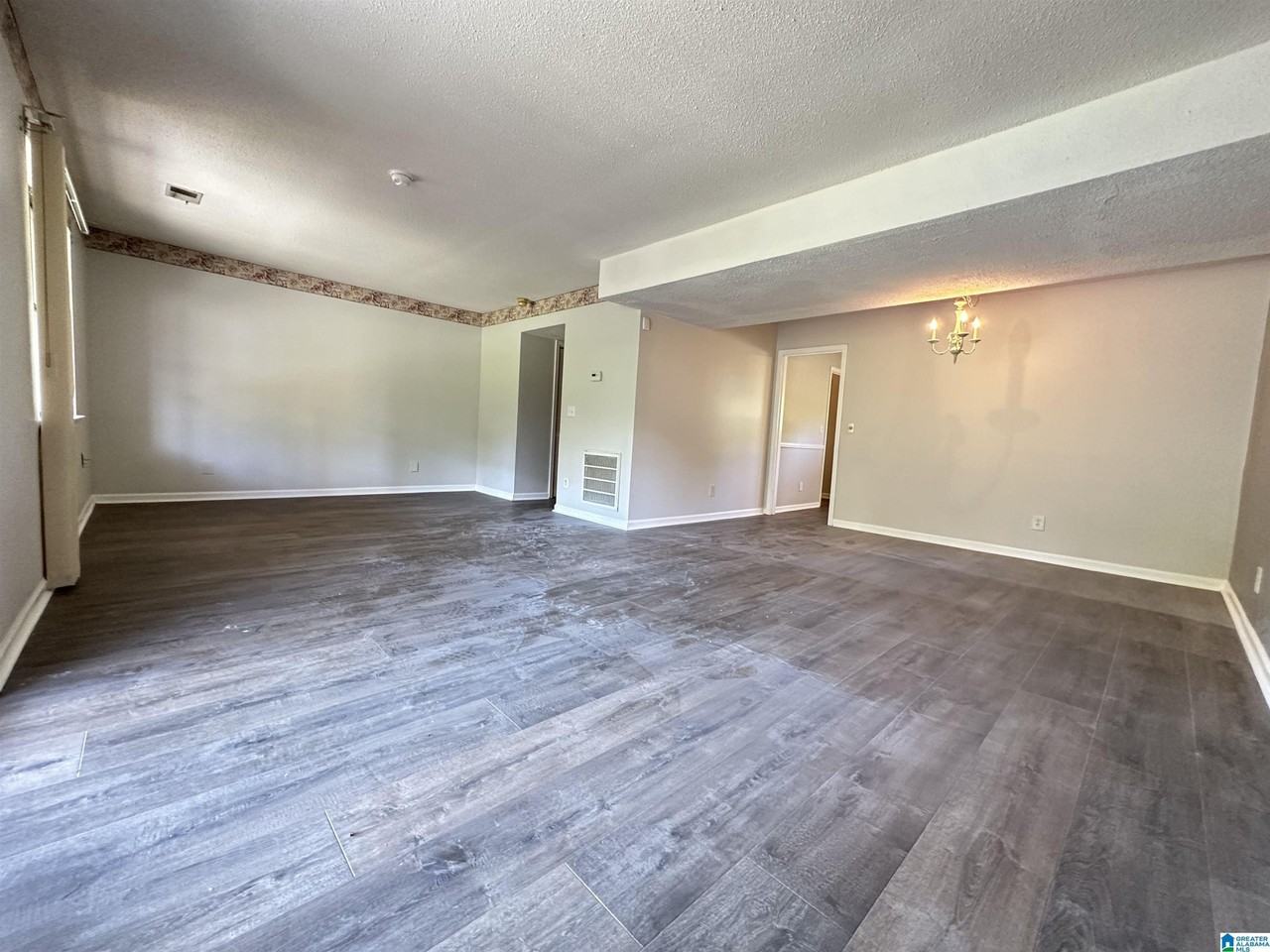 2404 Hampstead Dr - Photo 4 of 10