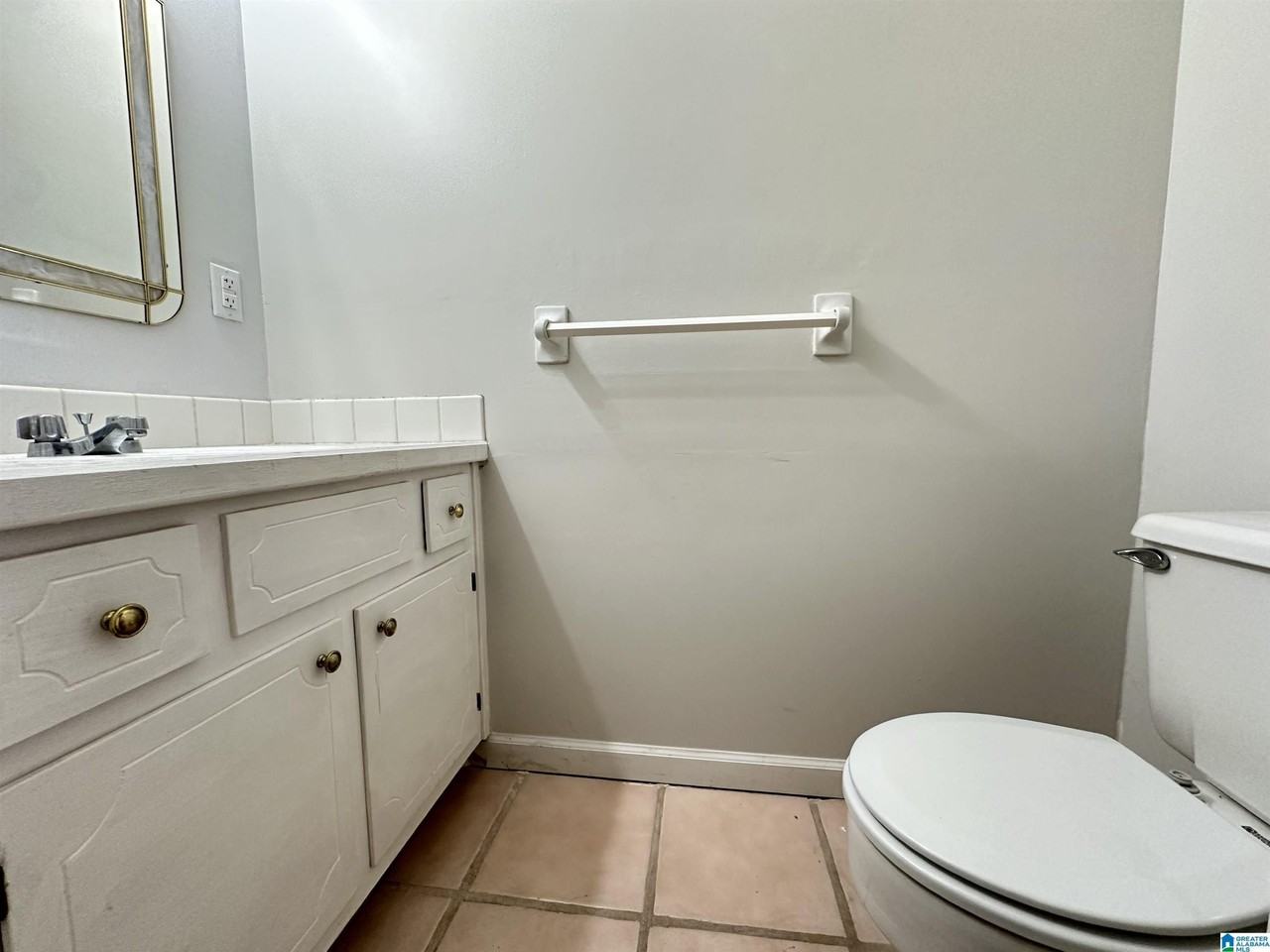 2404 Hampstead Dr - Photo 5 of 10