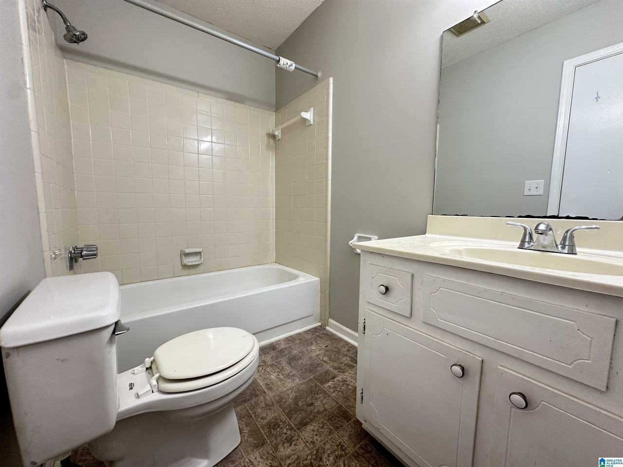 2404 Hampstead Dr - Photo 7 of 10