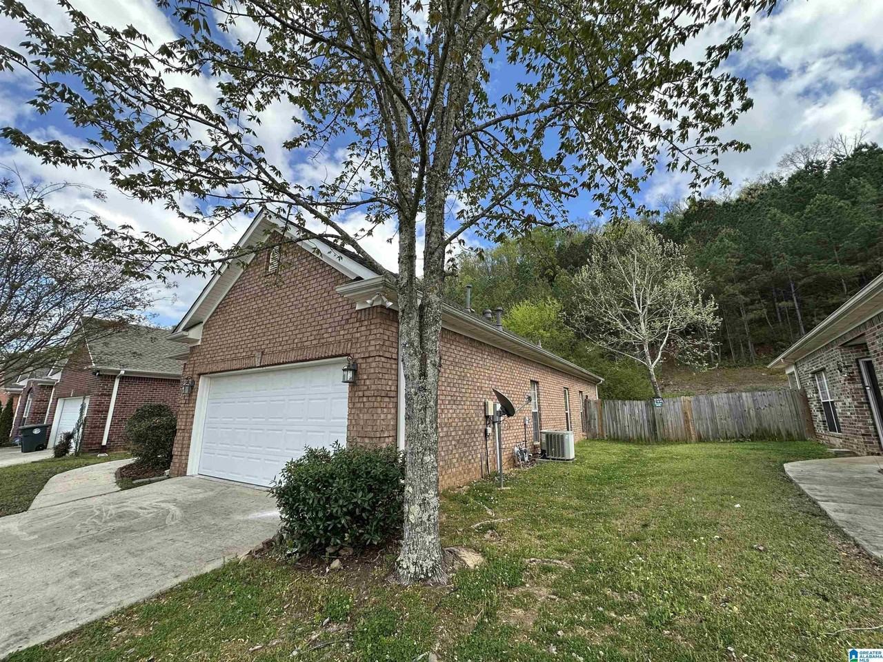 1103 Castlemaine Dr - Photo 3 of 27