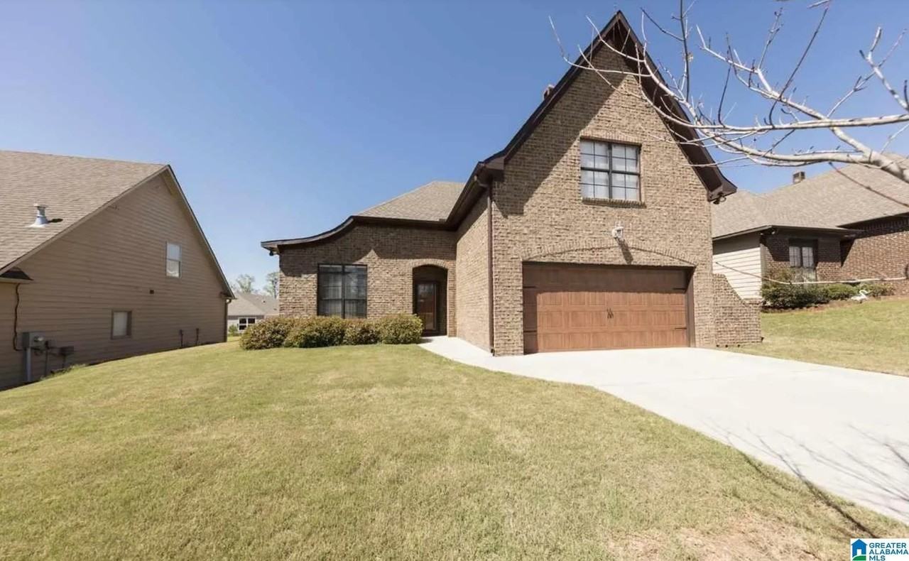 1059 Kerry Dr - Photo 2 of 28