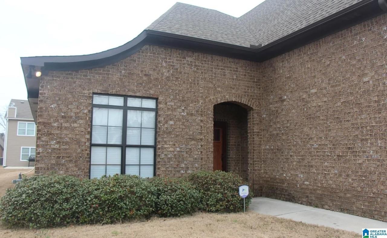 1059 Kerry Dr - Photo 4 of 28