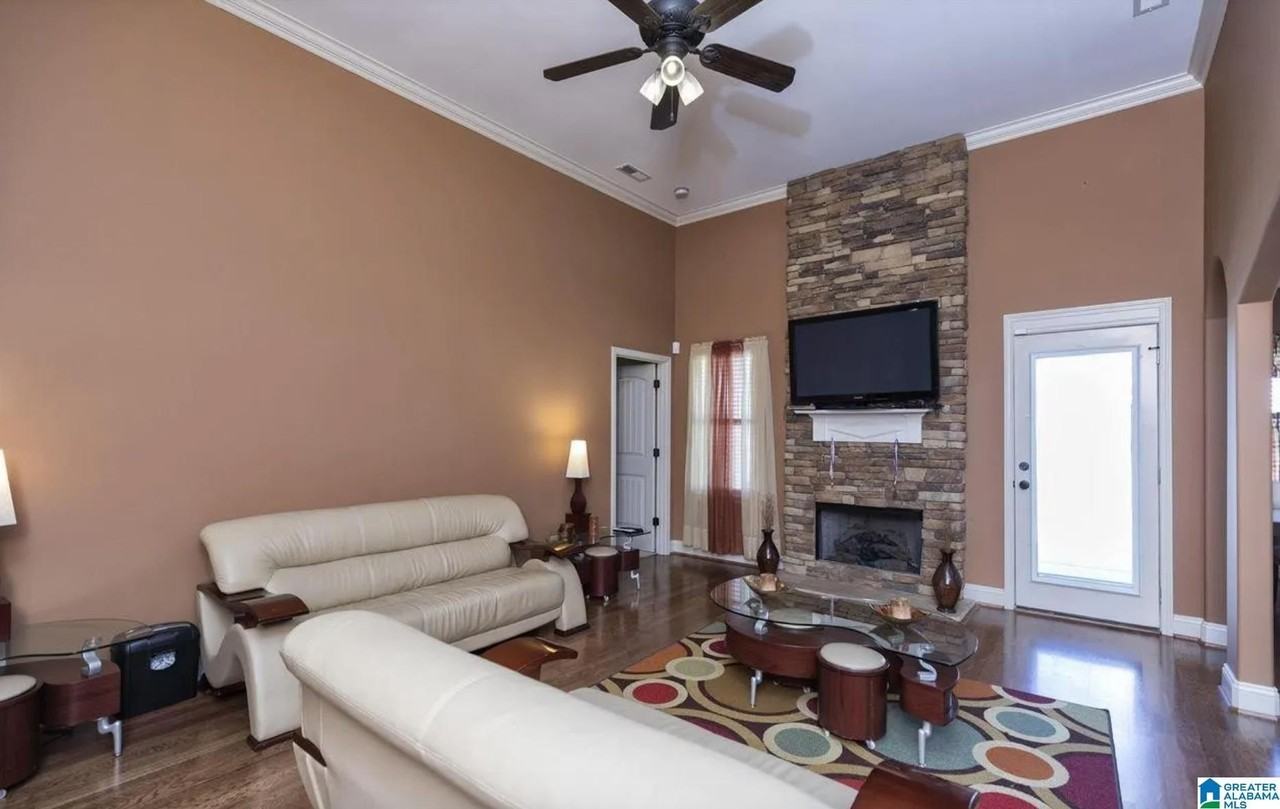 1059 Kerry Dr - Photo 7 of 28