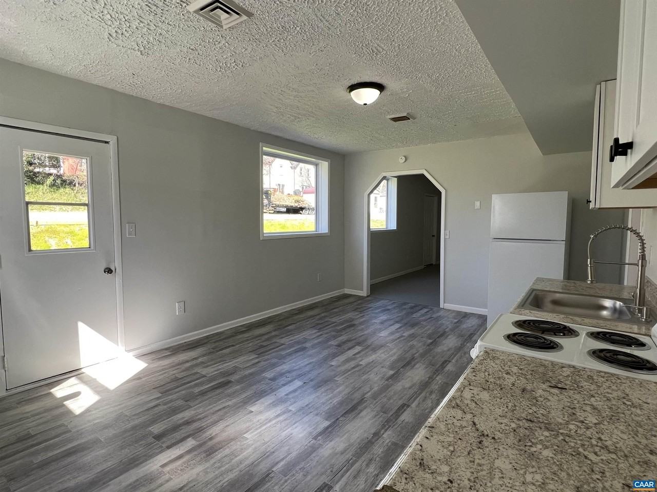1307 King St #B - Photo 7 of 30