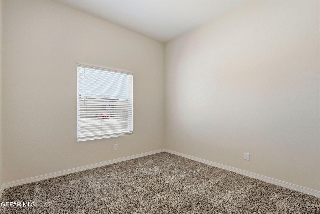 945 Gulf Streams - Photo 4 of 35