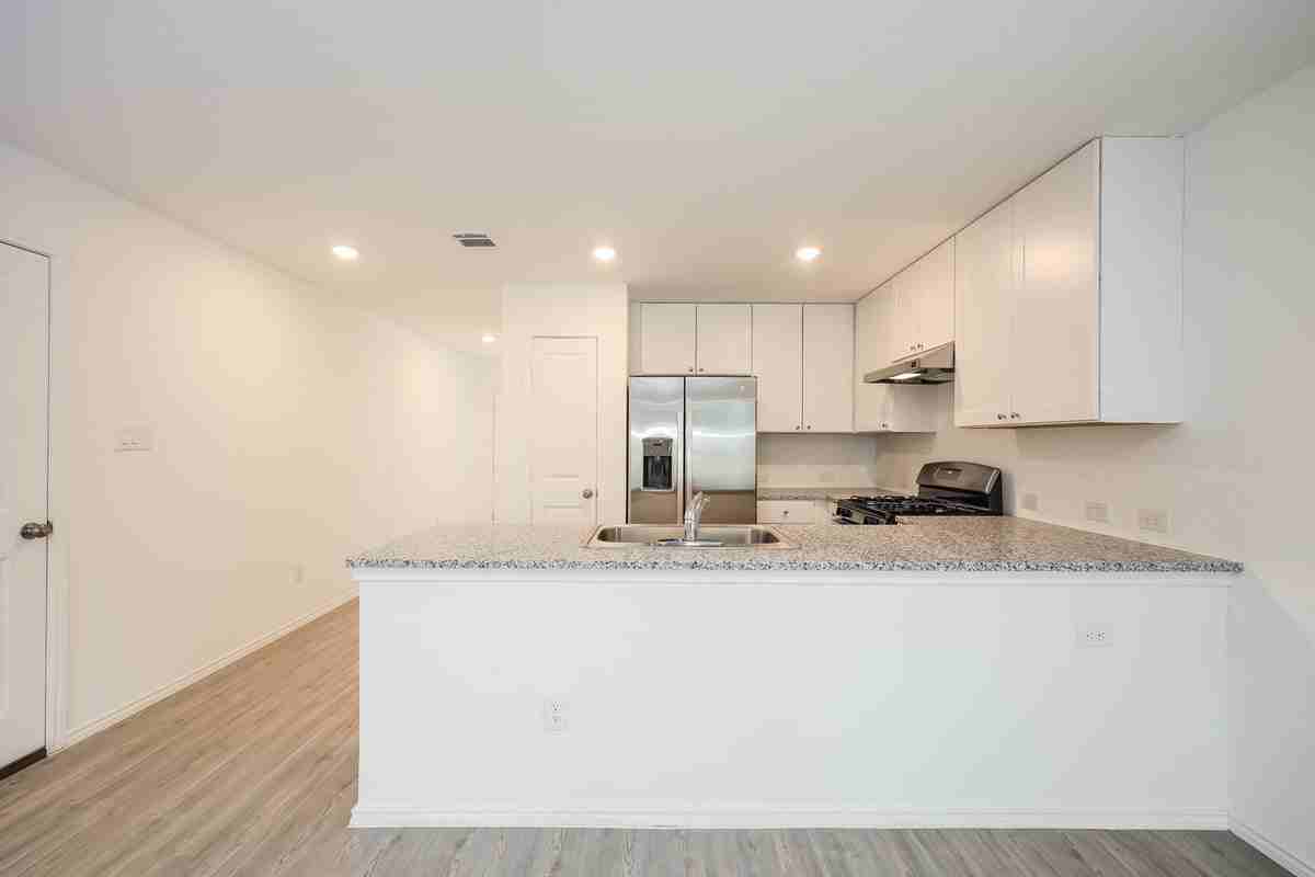 10727 Hernando Ct - Photo 5 of 15