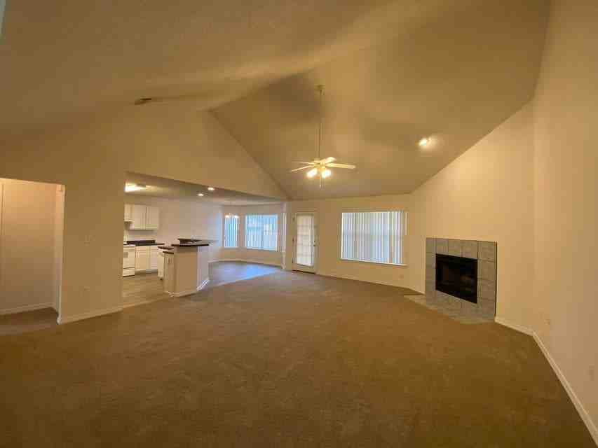 6728 Leisure St - Photo 5 of 45
