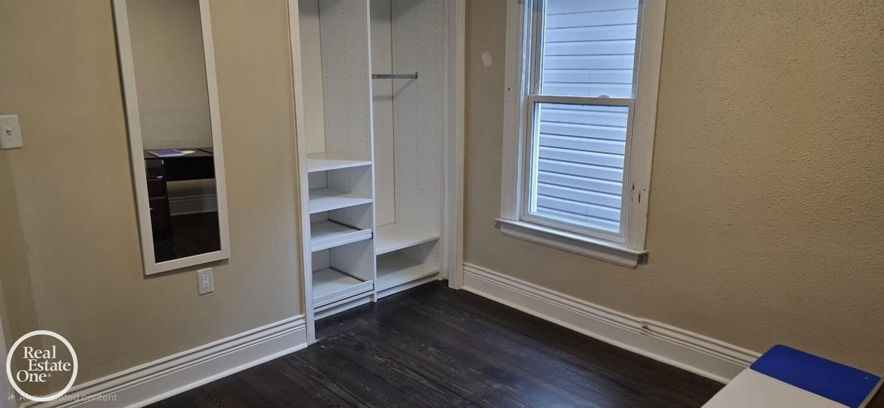 2685 Botsford St - Photo 4 of 8