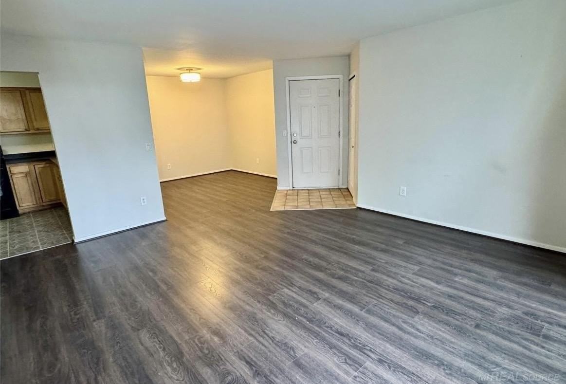 2605 2605 Greenstone BLVD APT 201 Street - Photo 5 of 10