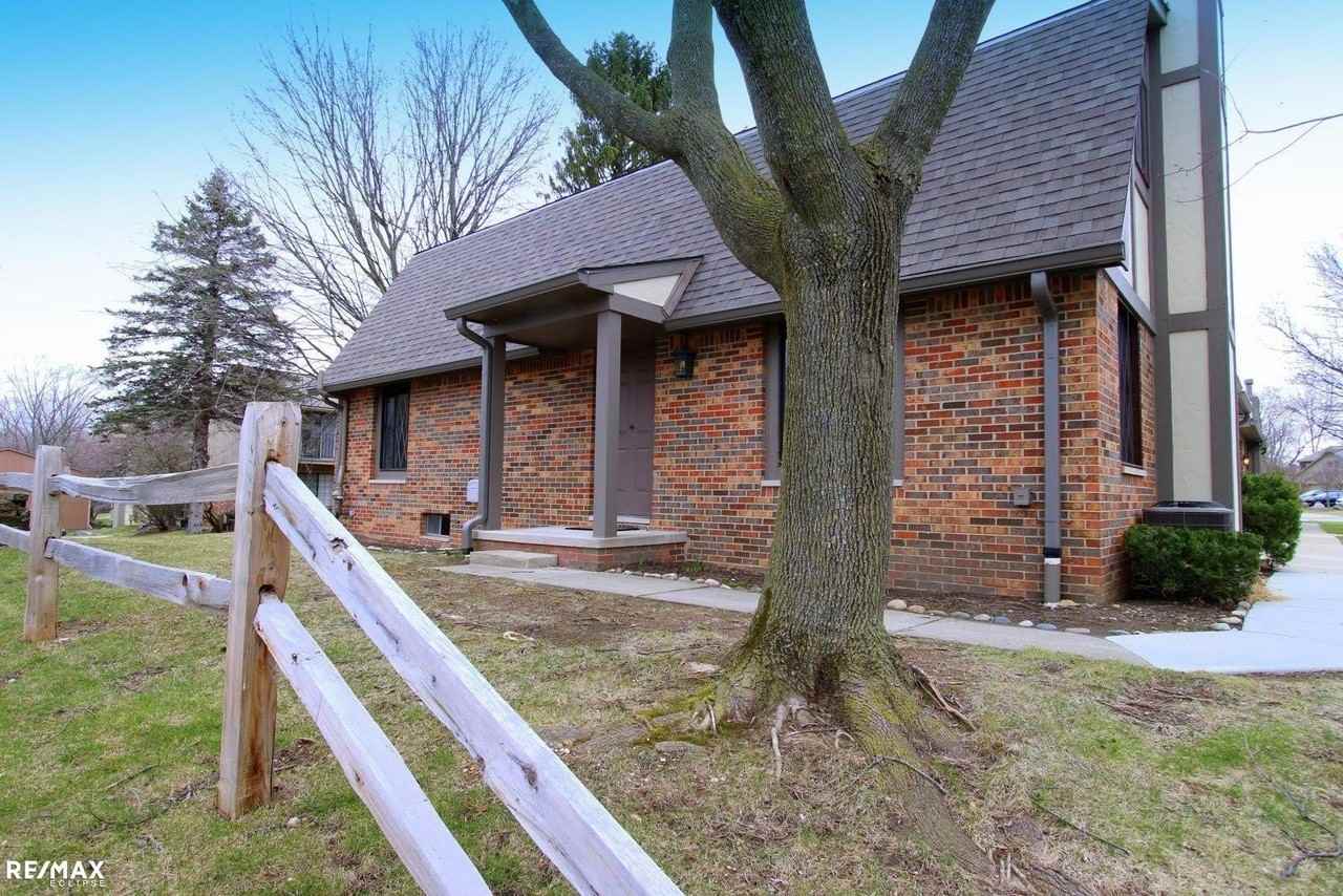 1970 Pondview Ct - Photo 3 of 18