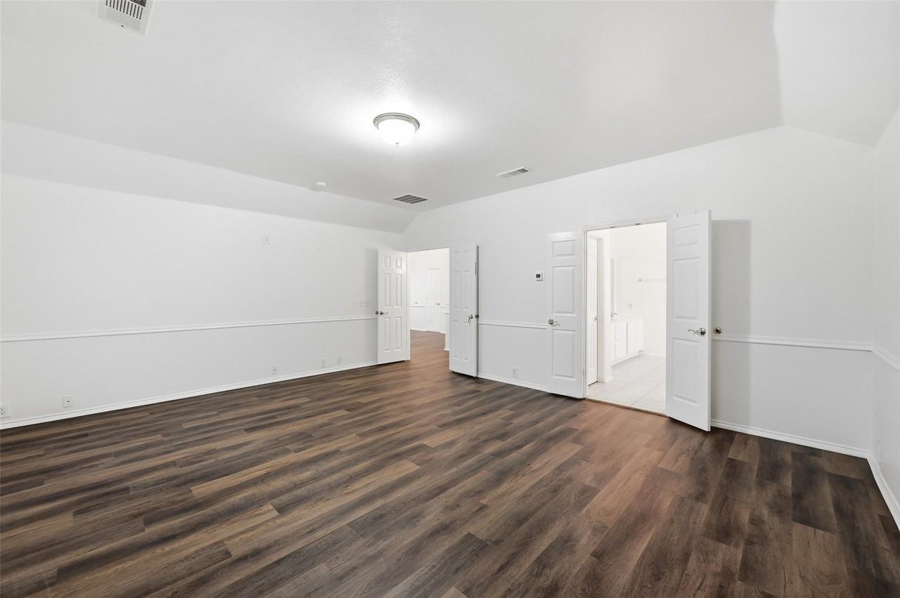 2216 Oak Park Dr - Photo 2 of 24