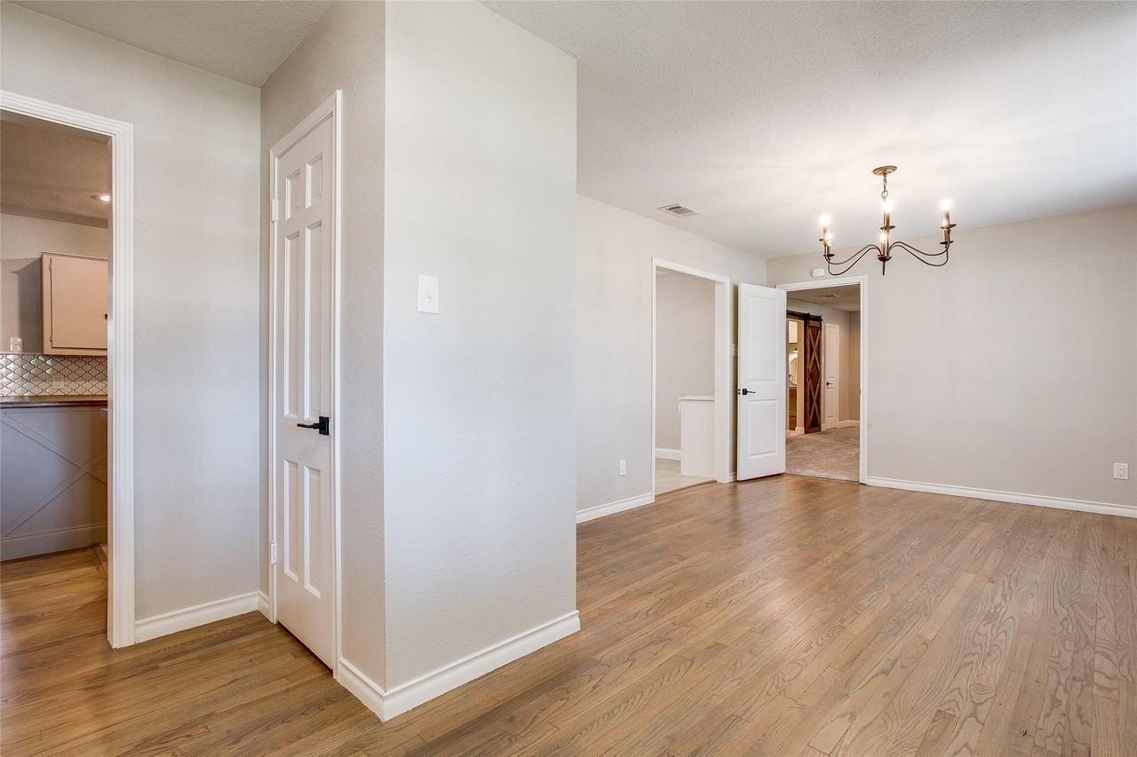 220 220 N Town E Boulevard - Photo 5 of 29