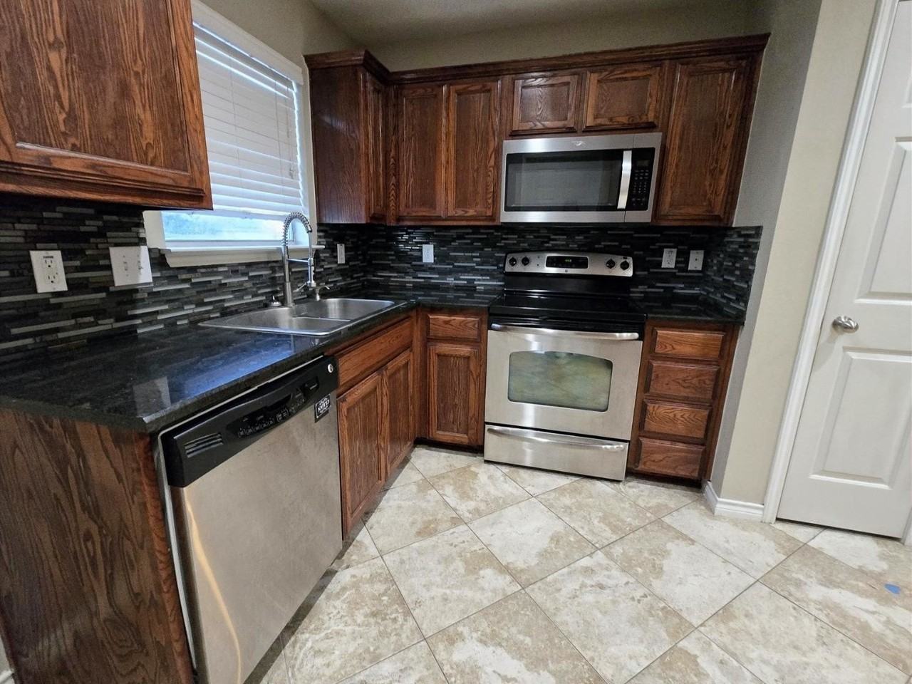 14045 Silkwood Dr - Photo 5 of 12