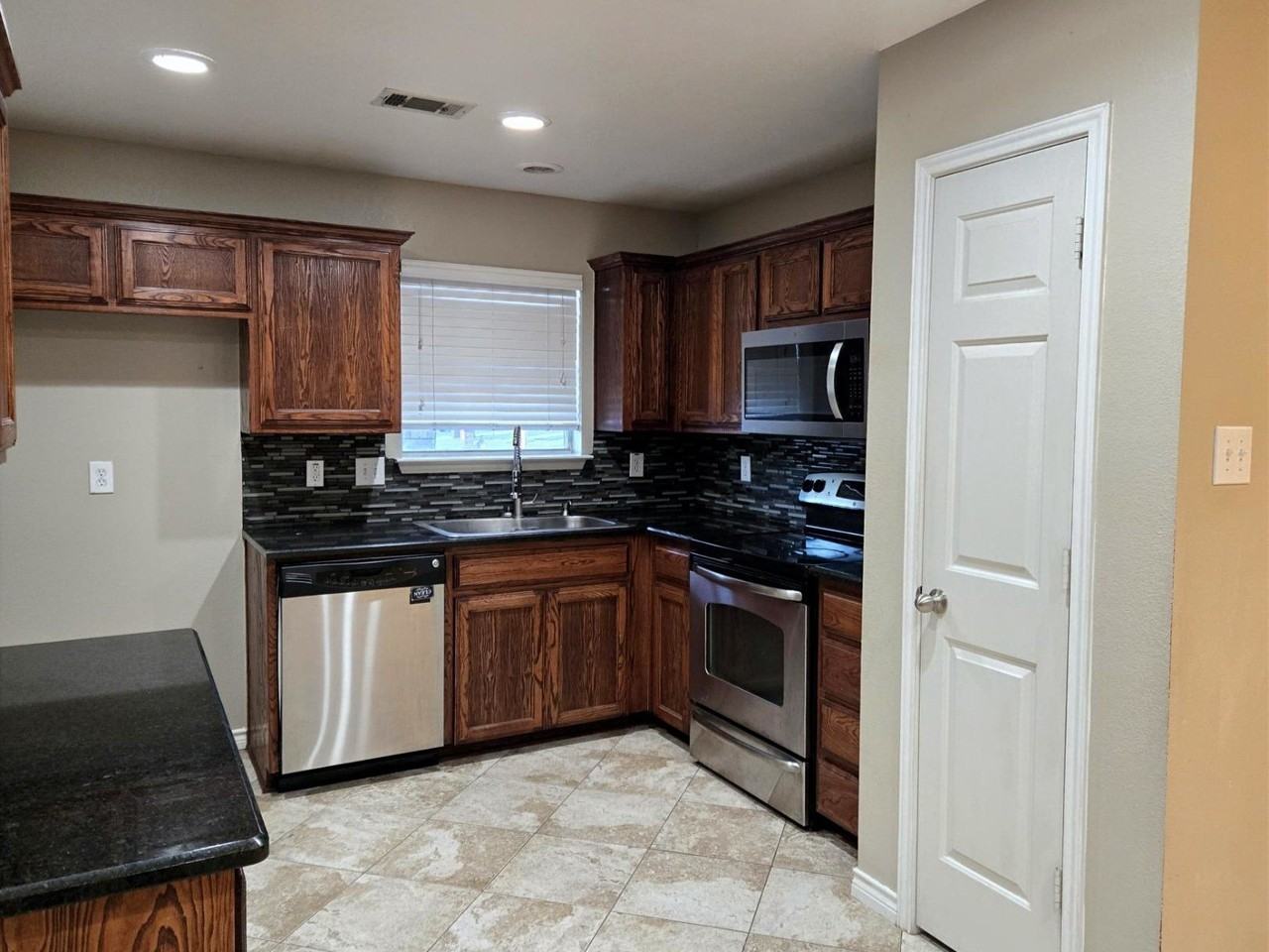 14045 Silkwood Dr - Photo 6 of 12