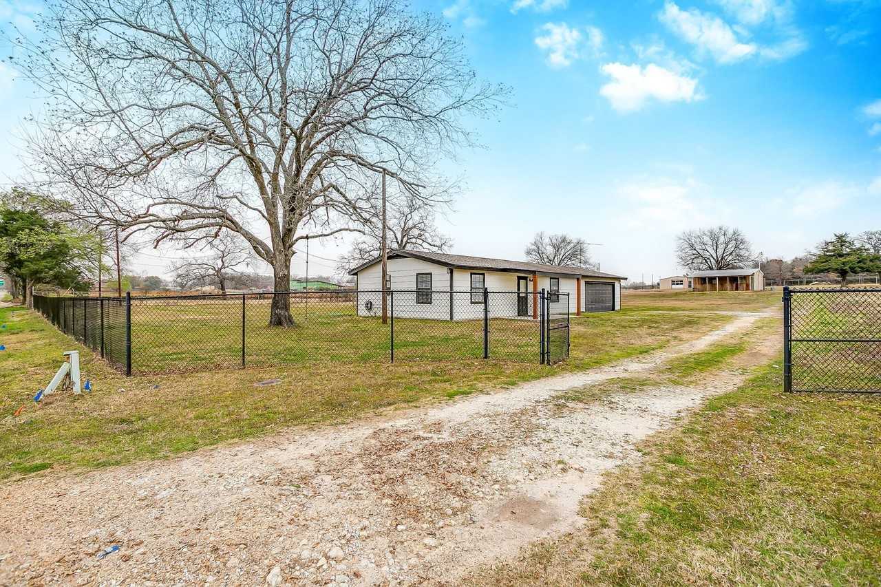 3301 County Road 530b - Photo 3 of 27
