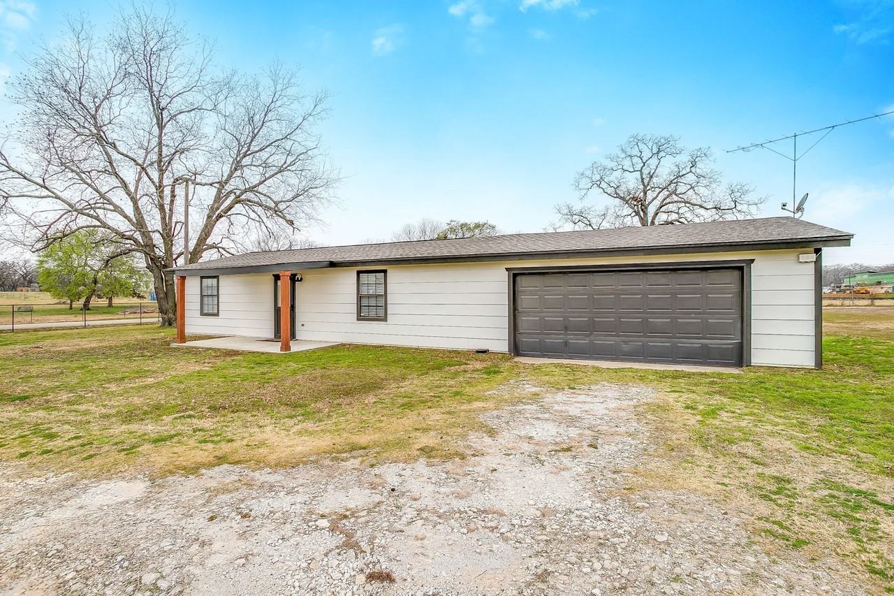 3301 County Road 530b - Photo 4 of 27