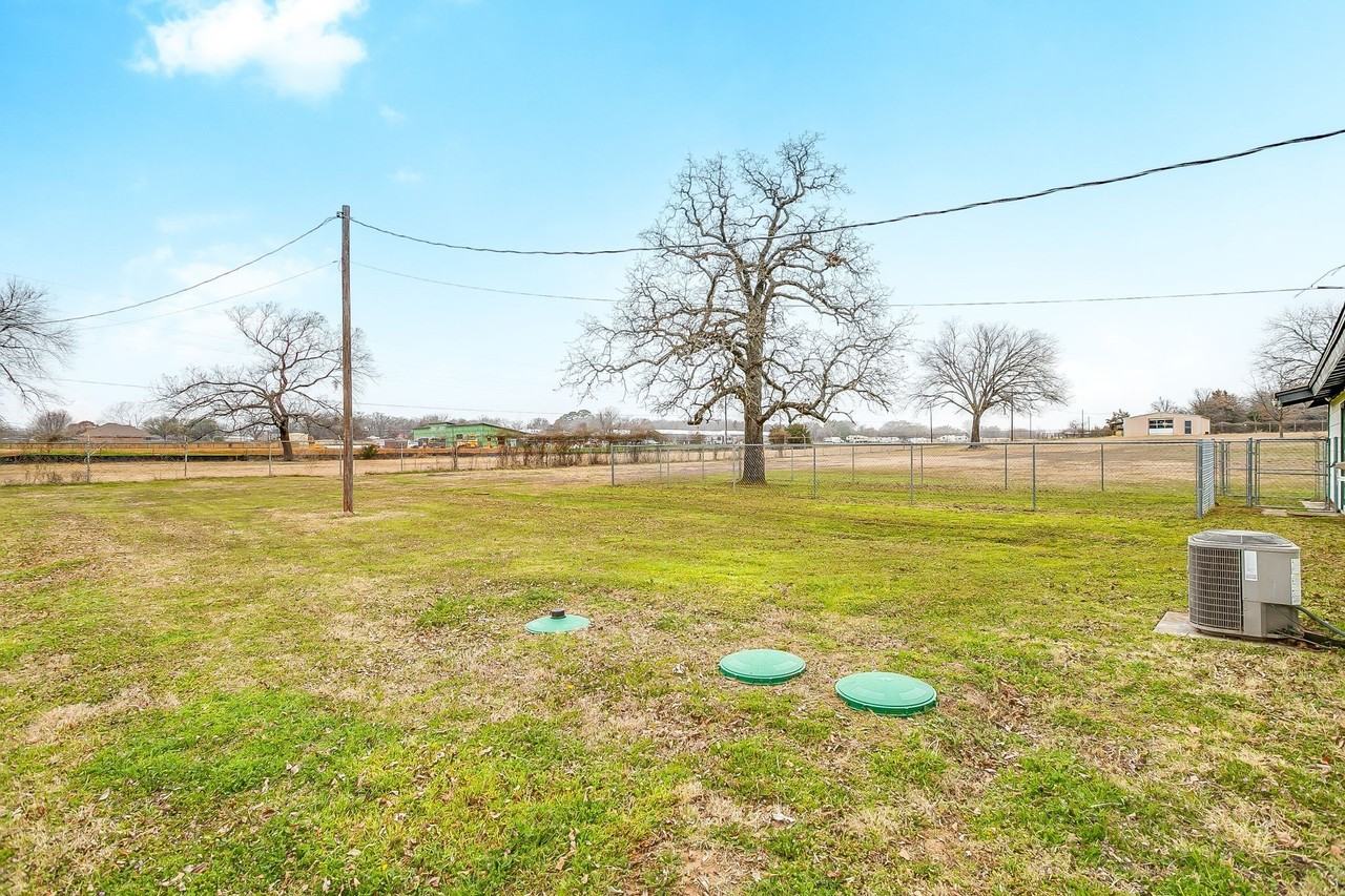 3301 County Road 530b - Photo 6 of 27