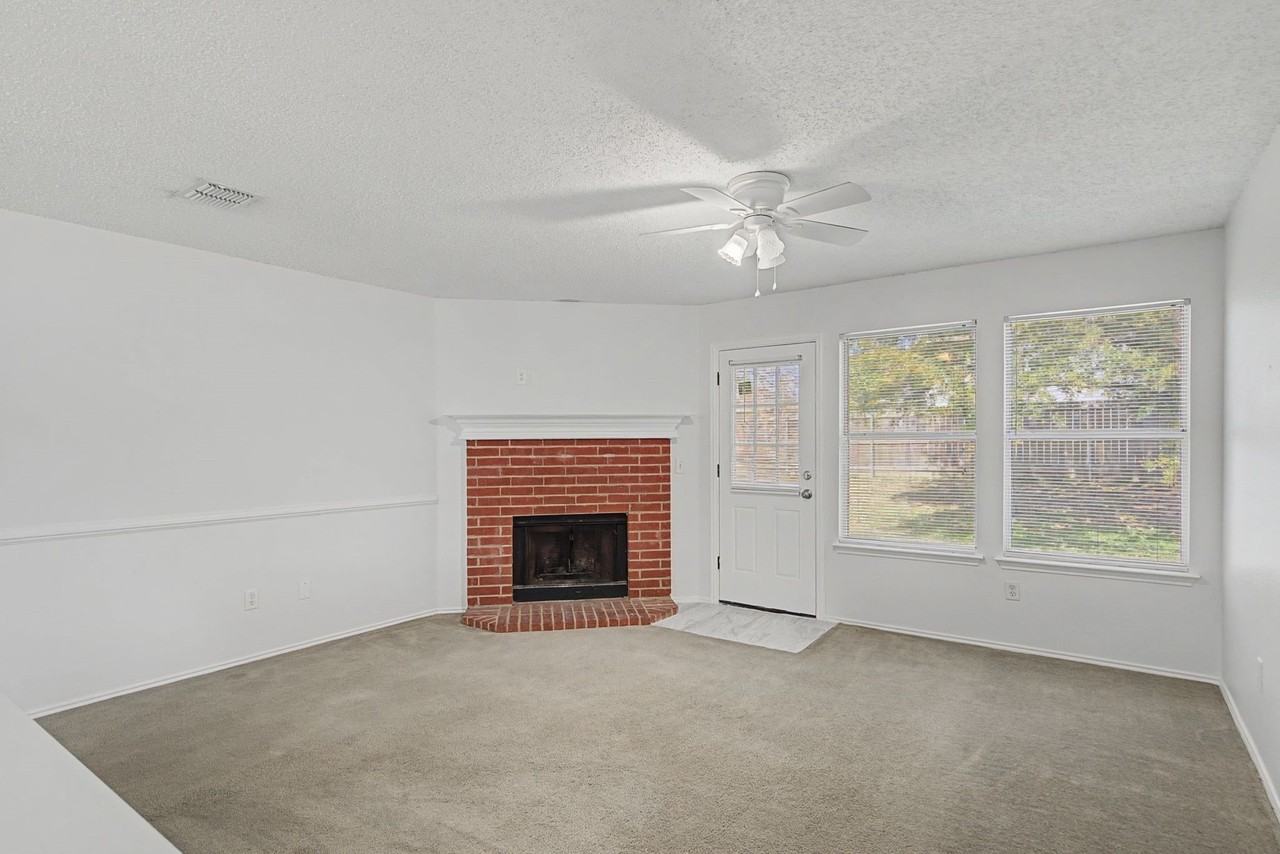 1421 Knottingham Dr - Photo 3 of 24